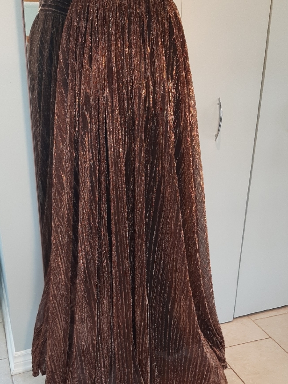 NWTπle chateauπGOLD METALLIC Brown Pleated Plung V-Neck OPEN BACK Maxi Sz M - Picture 5 of 12